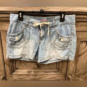 EUC Juniors UNIONBAY Light Wash Summer Shorts (13)